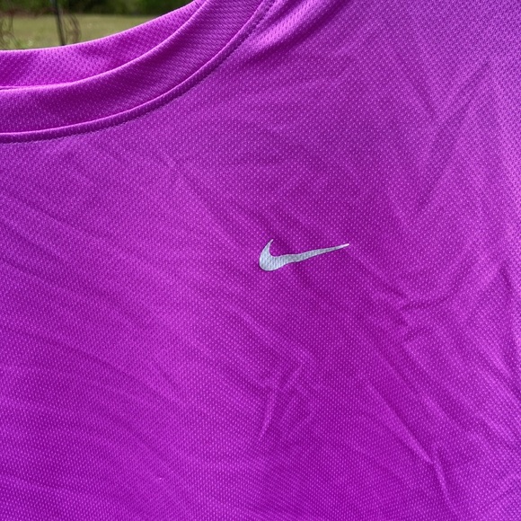 Nike athletic shirt - Picture 2 of 3
